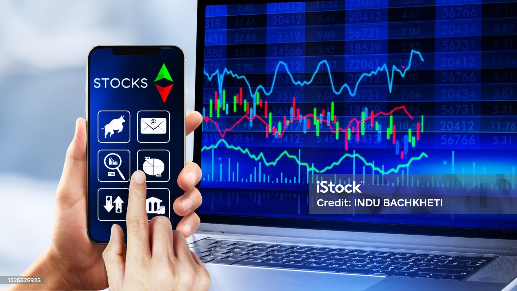 Screen showing changing numbers and progressive graphs advance stock market complete video course - Image 1